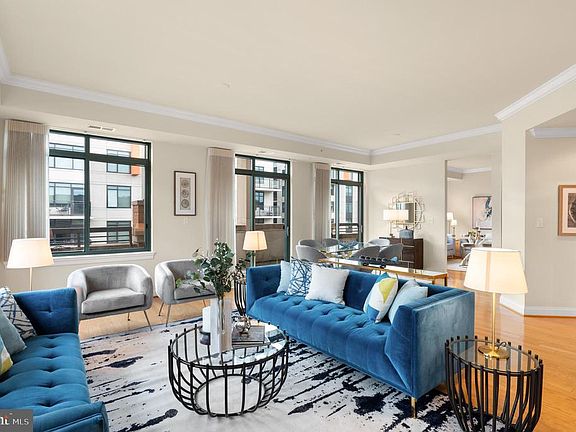 5th image of 3625 10th St Unit 903