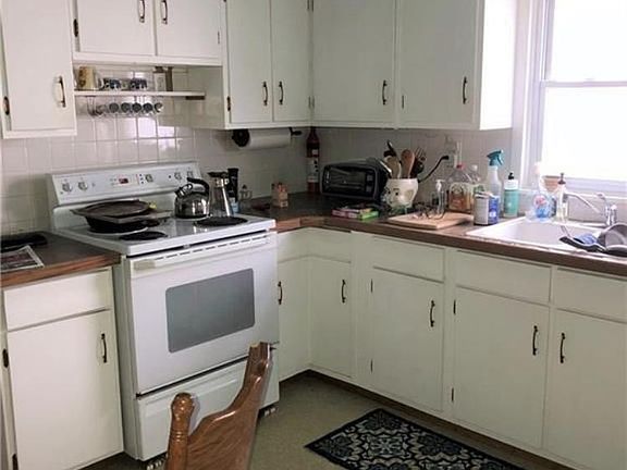 5th image of 144 Ideal St