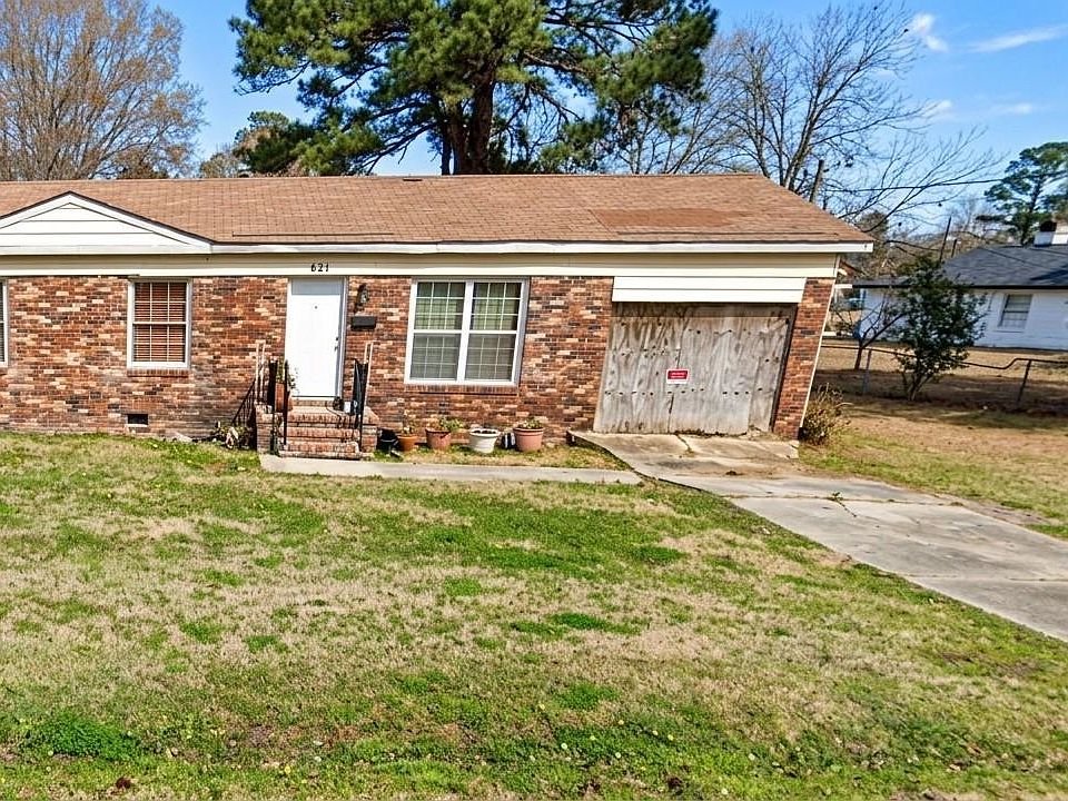 1st image of 206 Huggins St