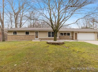 6640 Pine Island Dr NE, Comstock Park, MI