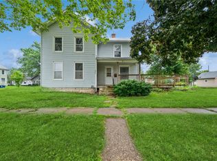 302 E 9th St, Vinton, IA 52349