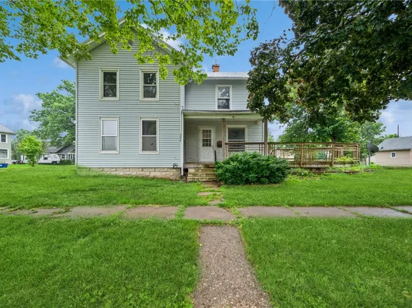 302 E 9th St, Vinton, IA 52349