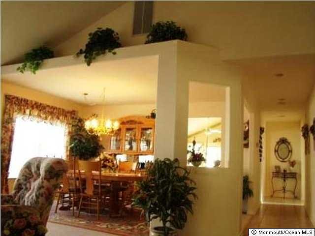 2nd image of 608 Bedford Lane