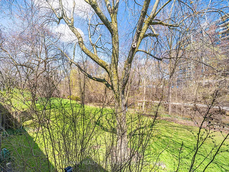 701 Burnhamthorpe Rd #106 — Photo 22