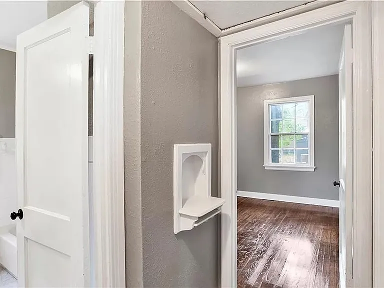 2103 E Victory Dr — Photo 14