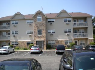 1580 W Sand Bar Ct UNIT 2B, Round Lake Beach, IL 60073