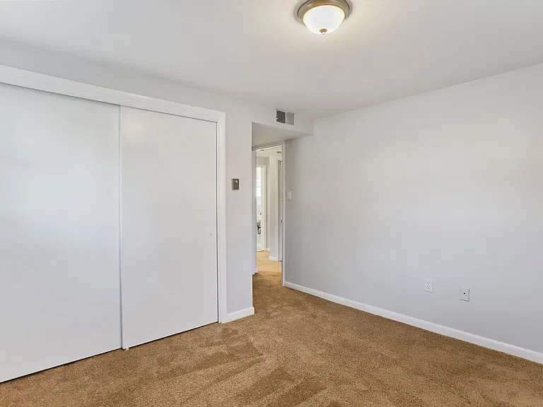 1499 N East St #14 — Photo 9