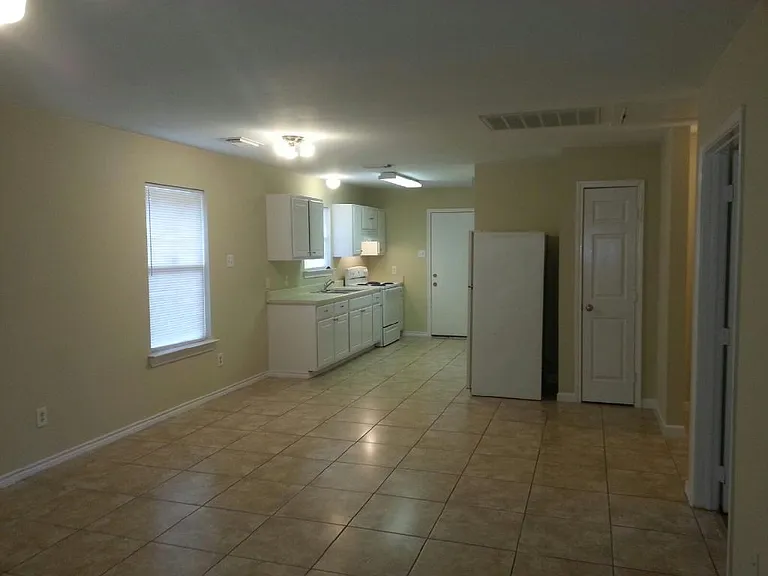 9731 Shive Dr — Photo 3