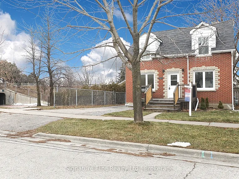 254 Hibbert Ave #UPPER — Photo 9