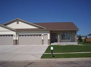 3102 Chisholm Trl, Bismarck, ND 58503