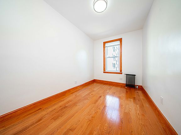 5th image of 3228 45th St APT 2R