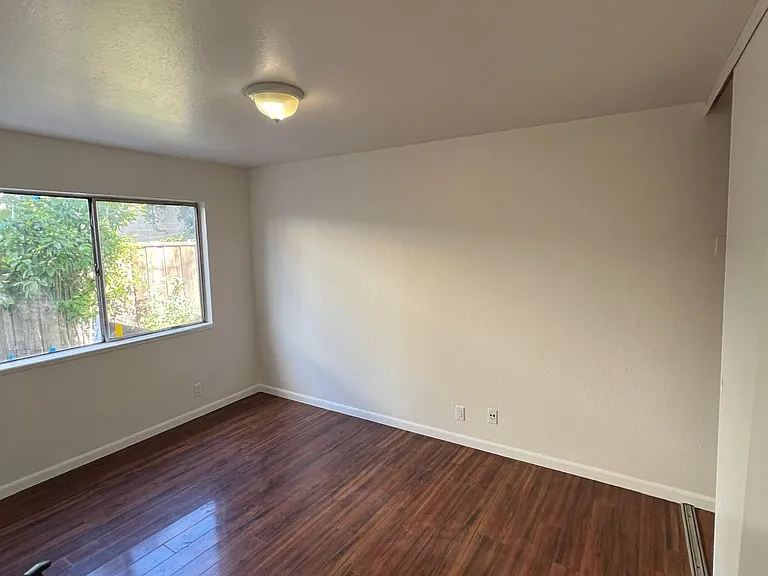 2335 Chestnut St #2 — Photo 3