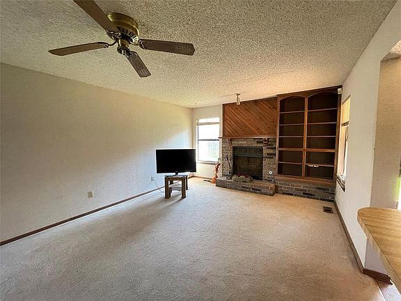 5th image of 105 Woodbridge Cir