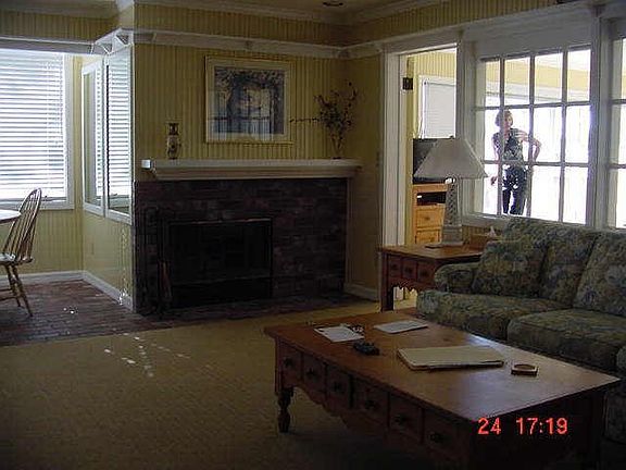 Wood Burning Fireplace, Living Room with Views!