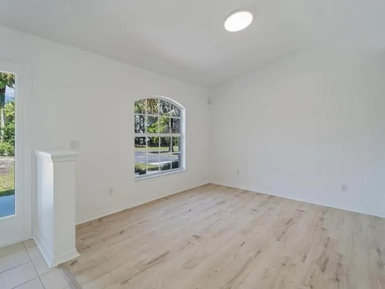 790 17th St NW — Photo 3