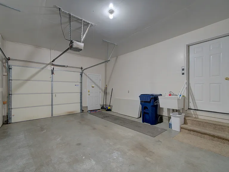 402 S Yellowstone Ave — Photo 11