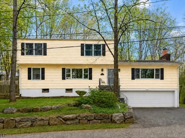 33 Brooksyde Ave, Ringwood Boro, NJ 07456