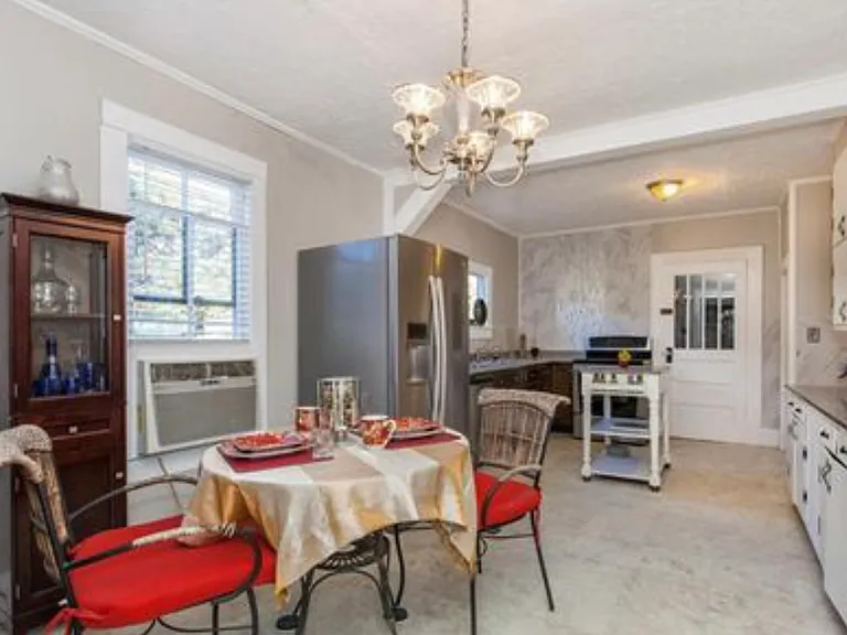 335 Emma Rd — Photo 2