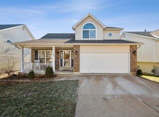 518 Winter Garden Dr, Fenton, MO
