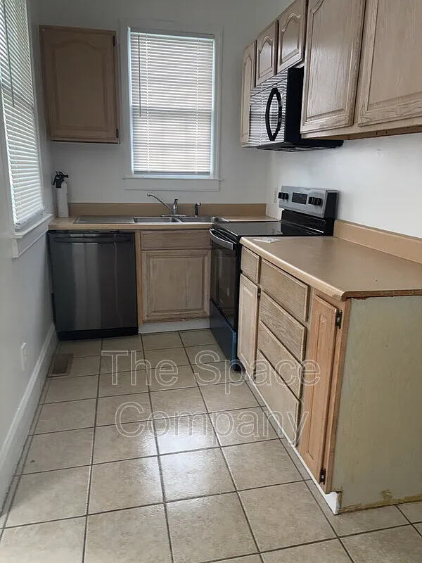 2 bed, 1.0 bath, 1000 sqft, $2,500 — Photo 2