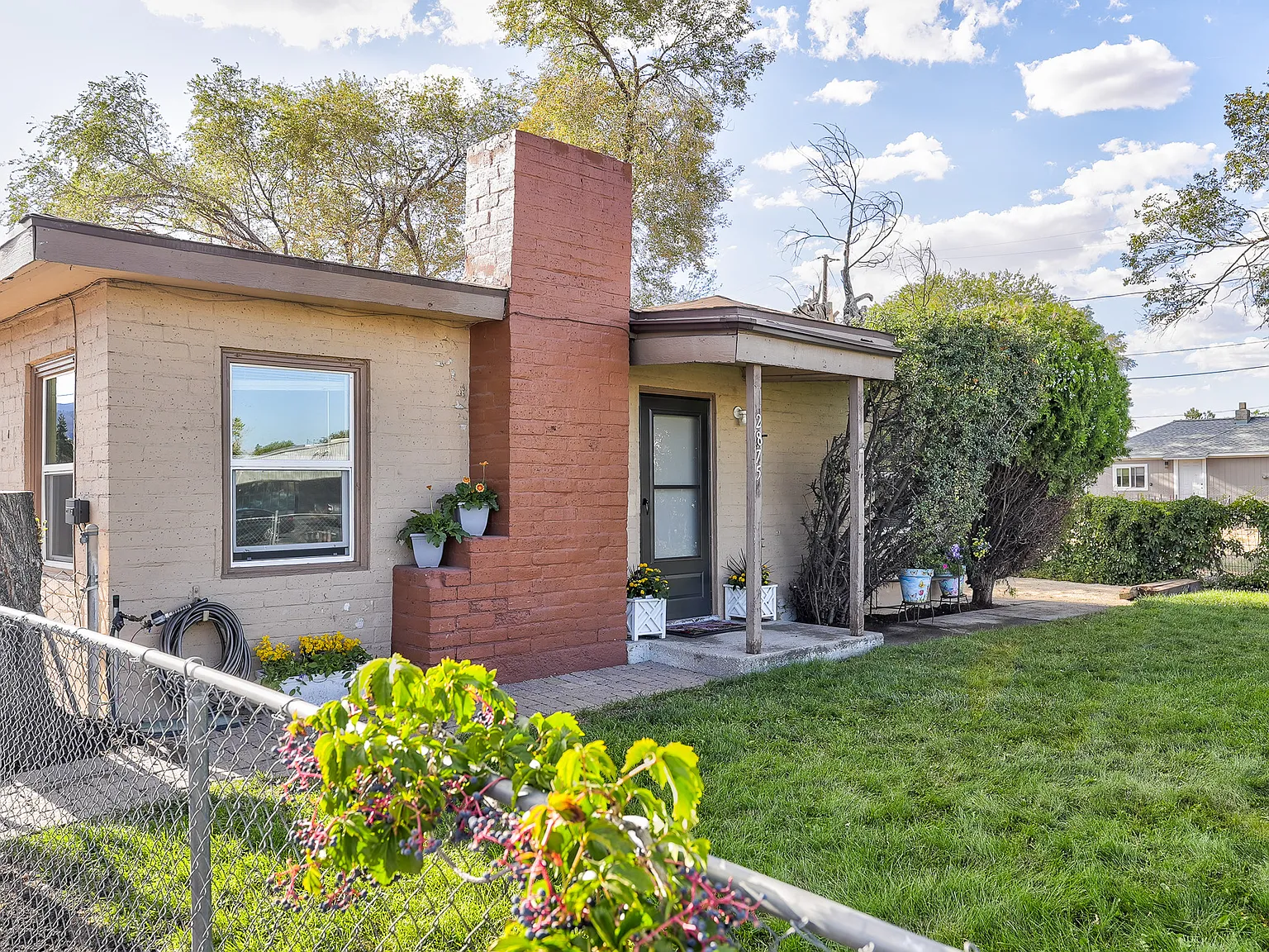 3 bed, 1381 sqft, $2,250 — Photo 2