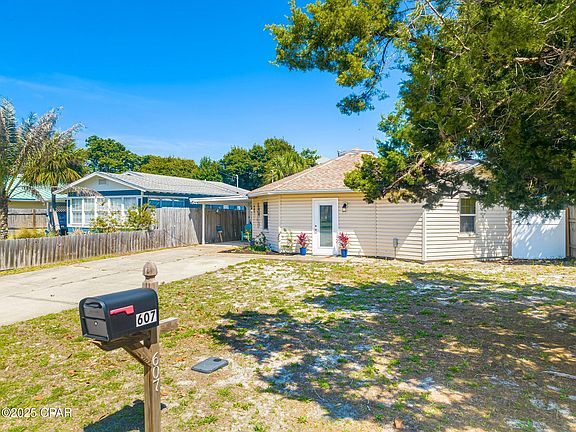 3rd image of 607 Wisteria St
