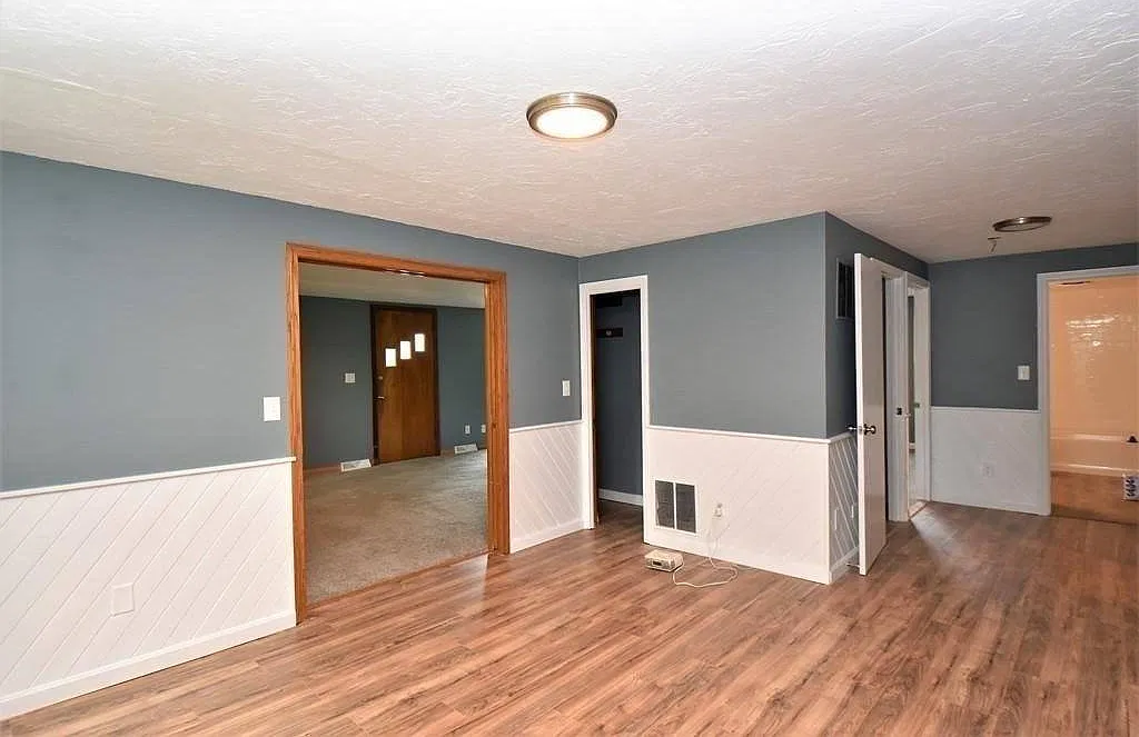 3 bed, 1406 sqft, $2,200 — Photo 3