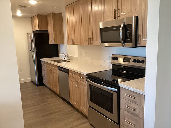 2nd image of 604 E Tabernacle St #1