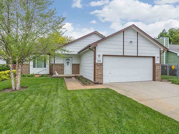 3rd image of 714 W Deerfield Cir