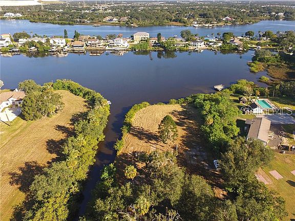 3rd image of 8510 Gibsonton Dr