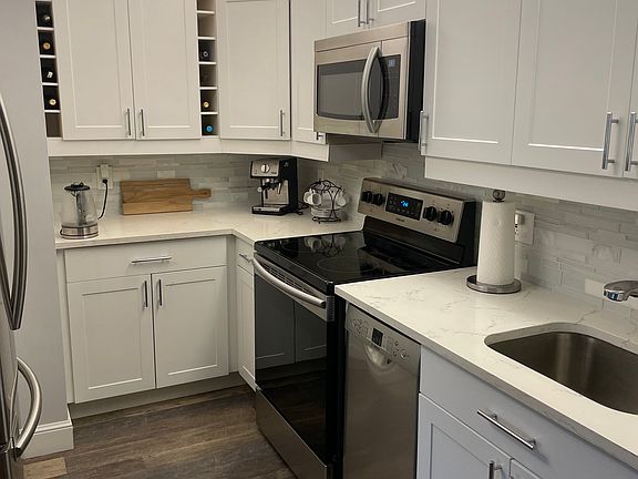 5th image of 1015 Green Pine Blvd APT C1
