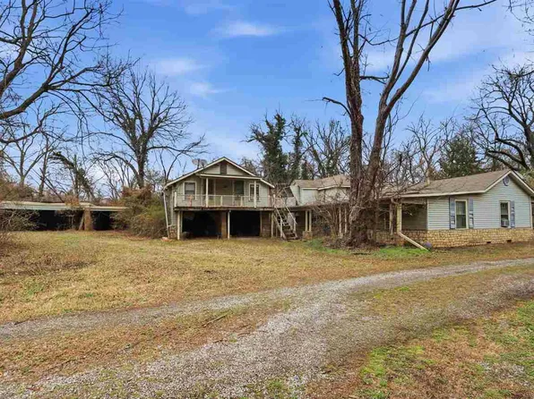 82 Elmwood Ave, Ponca City, OK 74601