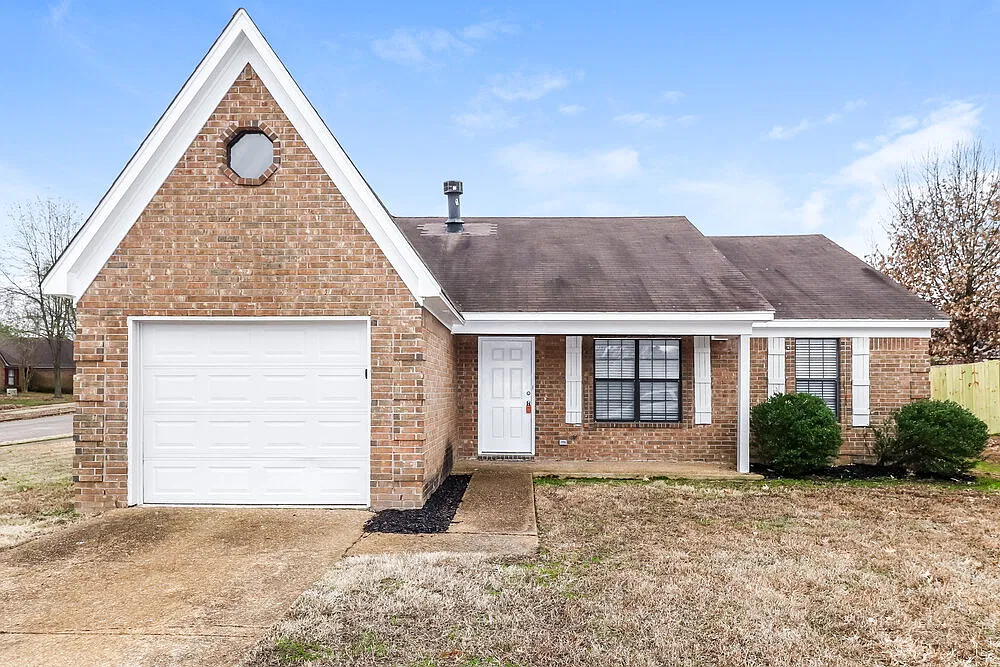 3 bed, 2.0 bath, 1242 sqft, $1,740 — Photo 1