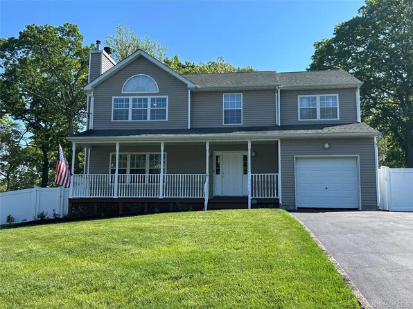 27 Sunburst Drive, Rocky Point, NY 11778