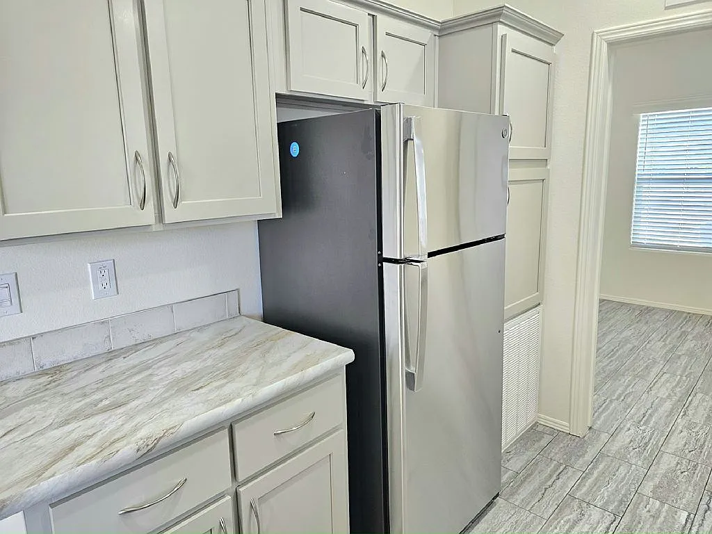 2 bed, 2.0 bath, 752 sqft, $3,646 — Photo 3