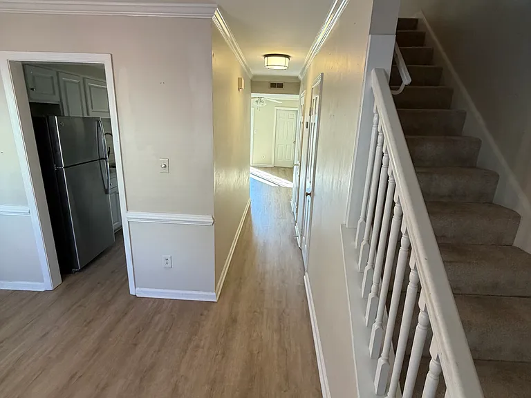 582 Tenbee Ln — Photo 3