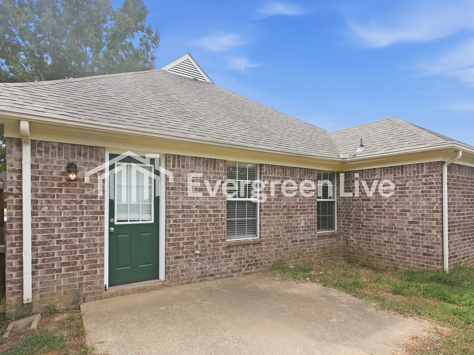 3 bed, 2.0 bath, 1711 sqft, $1,395 — Photo 2