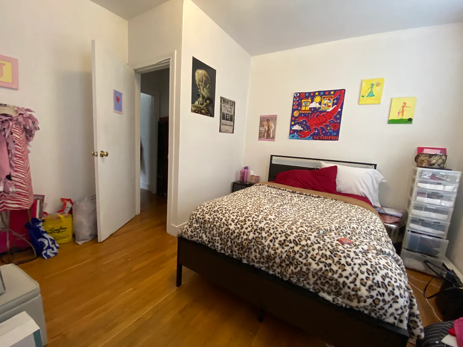 3 bed, 999 sqft, $4,245 — Photo 2