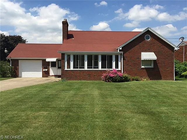 562 Edward Ln photo 1