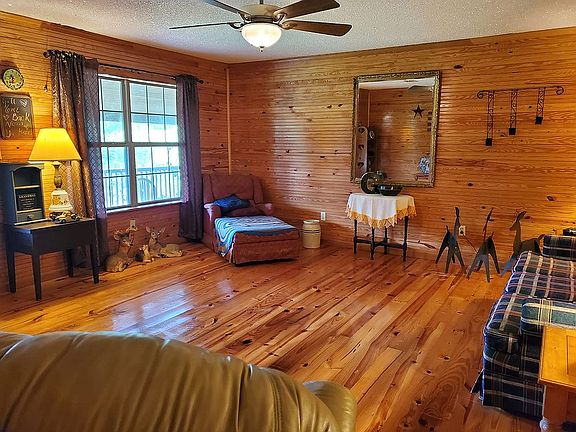 3rd image of 122 Tobacco Ln