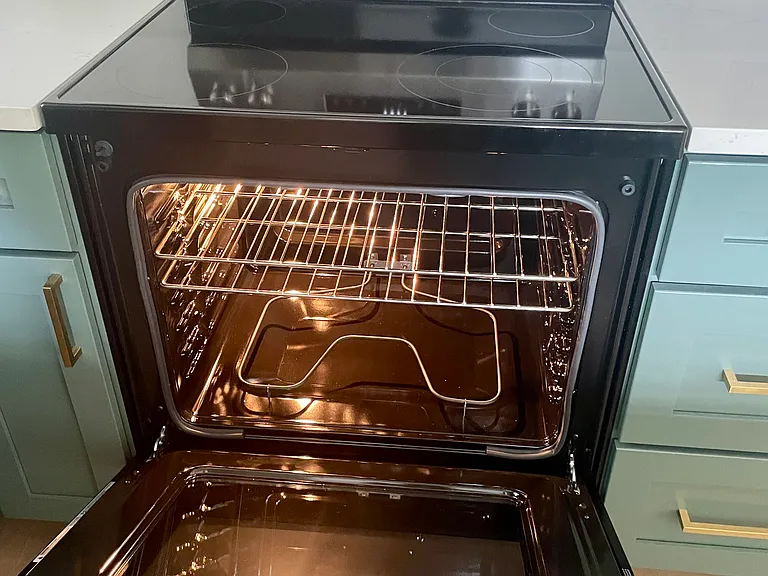 Brand new oven, never been used.