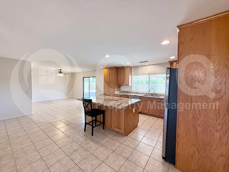 4615 W Bluefield Ave — Photo 4