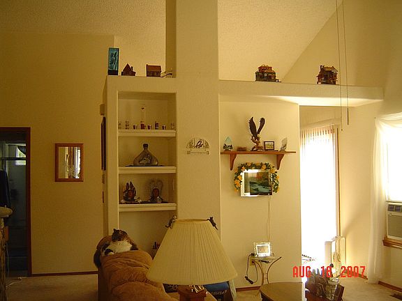 Livingroom w/Plant ledges 