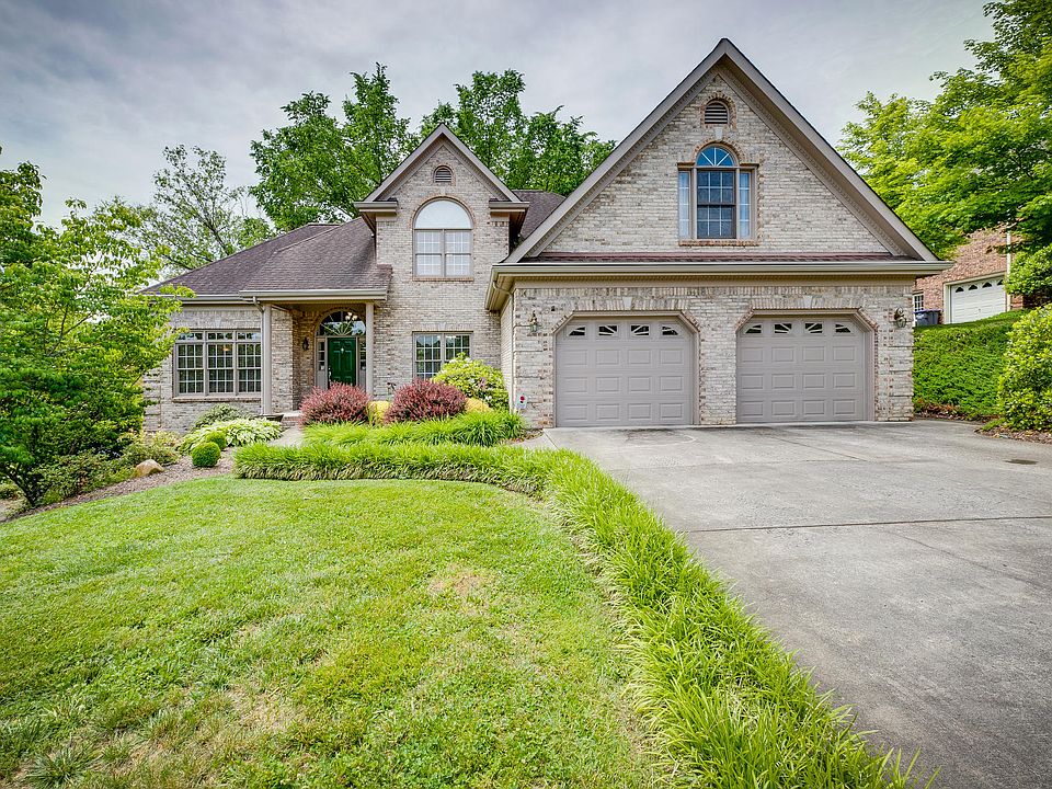 1st image of 1061 Sussex Dr