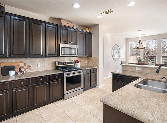 3rd image of 5105 Grovewood Dr