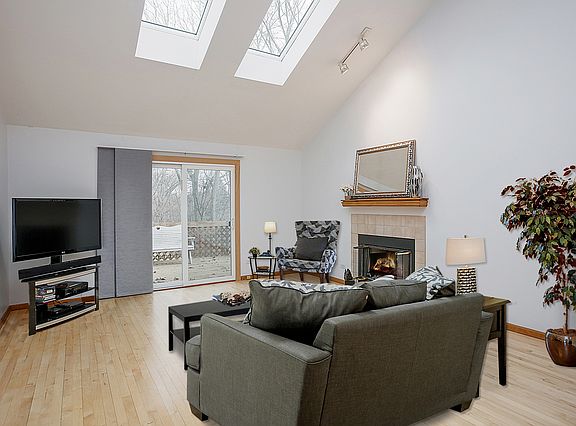 5th image of 61 Kenilworth Ave