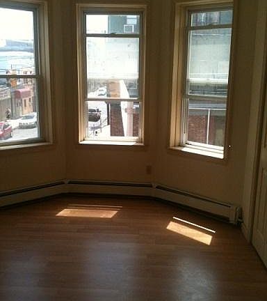 2nd image of 54 Saint Pauls Ave