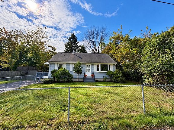 5th image of 110 Hubbard Ave