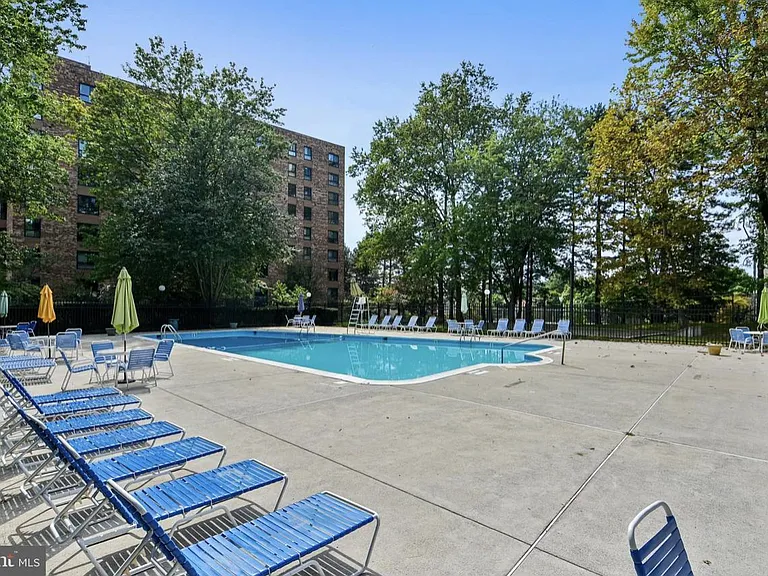 7420 Lakeview Dr #207 — Photo 36