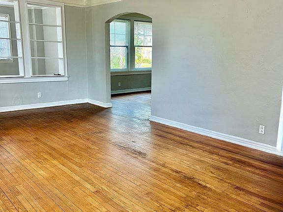 4th image of 1215 Willow Branch Ave #1